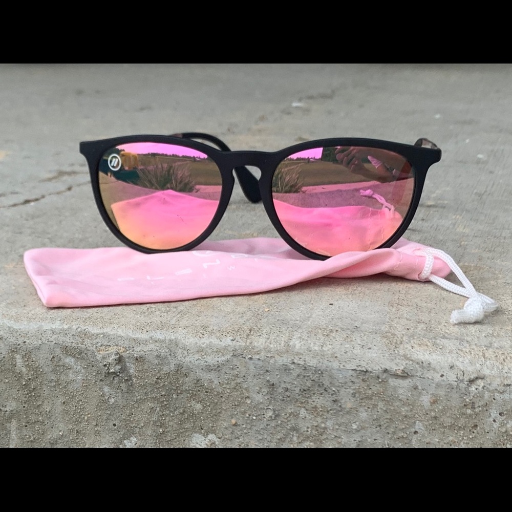 Blenders eyewear rose theater sun glasses